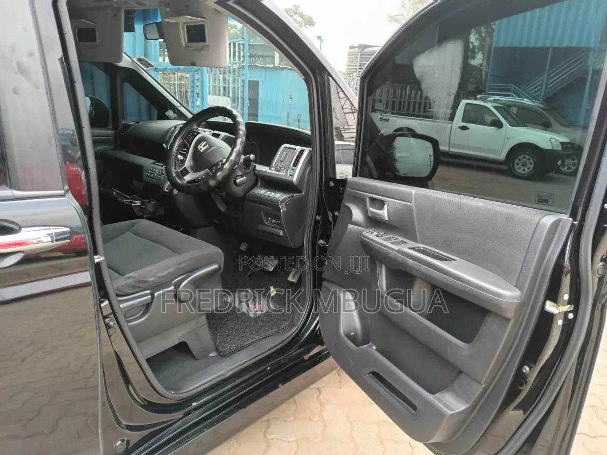 Honda Stepwgn 2014