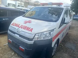 Toyota HiAce 2022 White