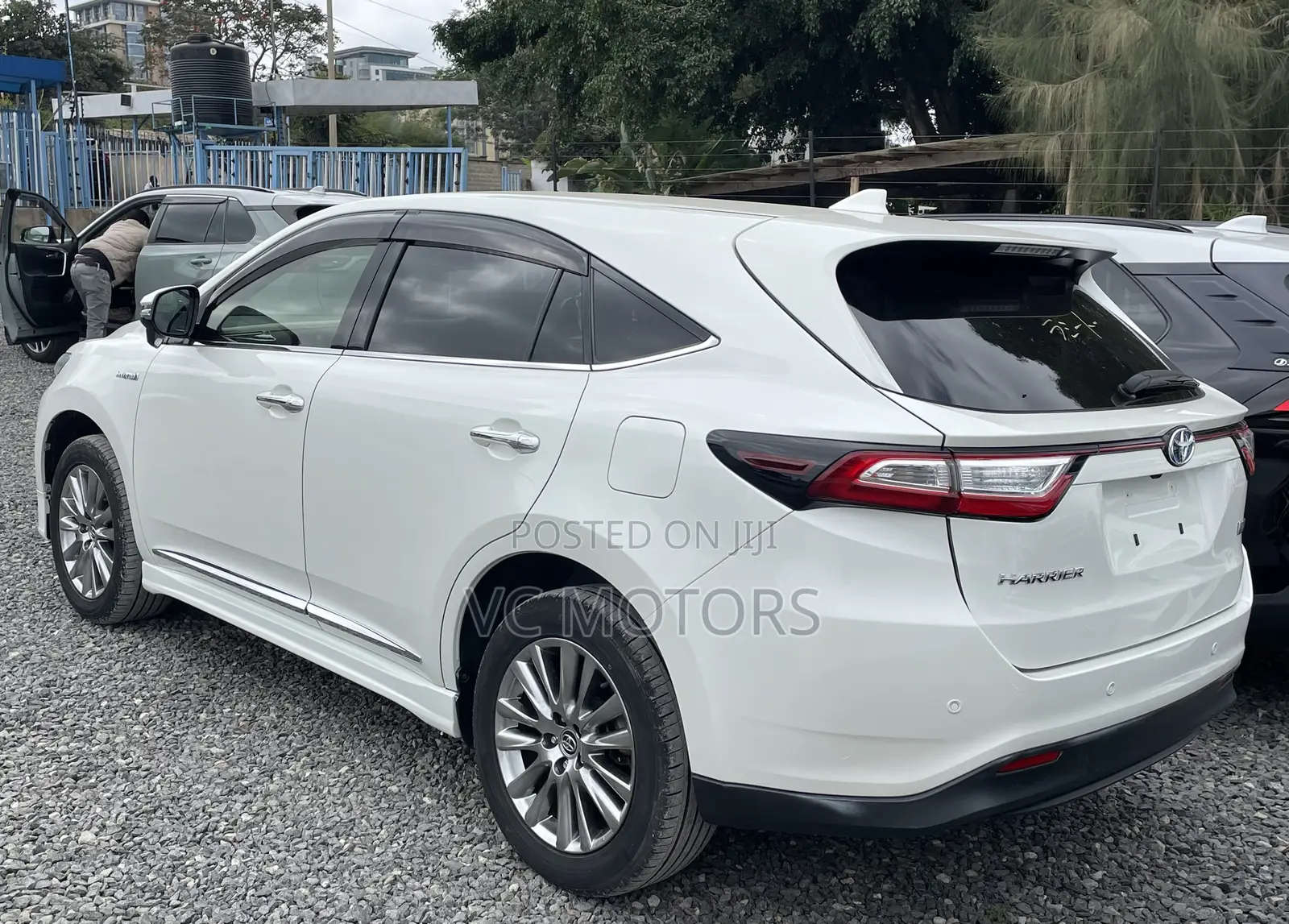 Toyota Harrier 2.5 Hybrid 4WD 2019 White