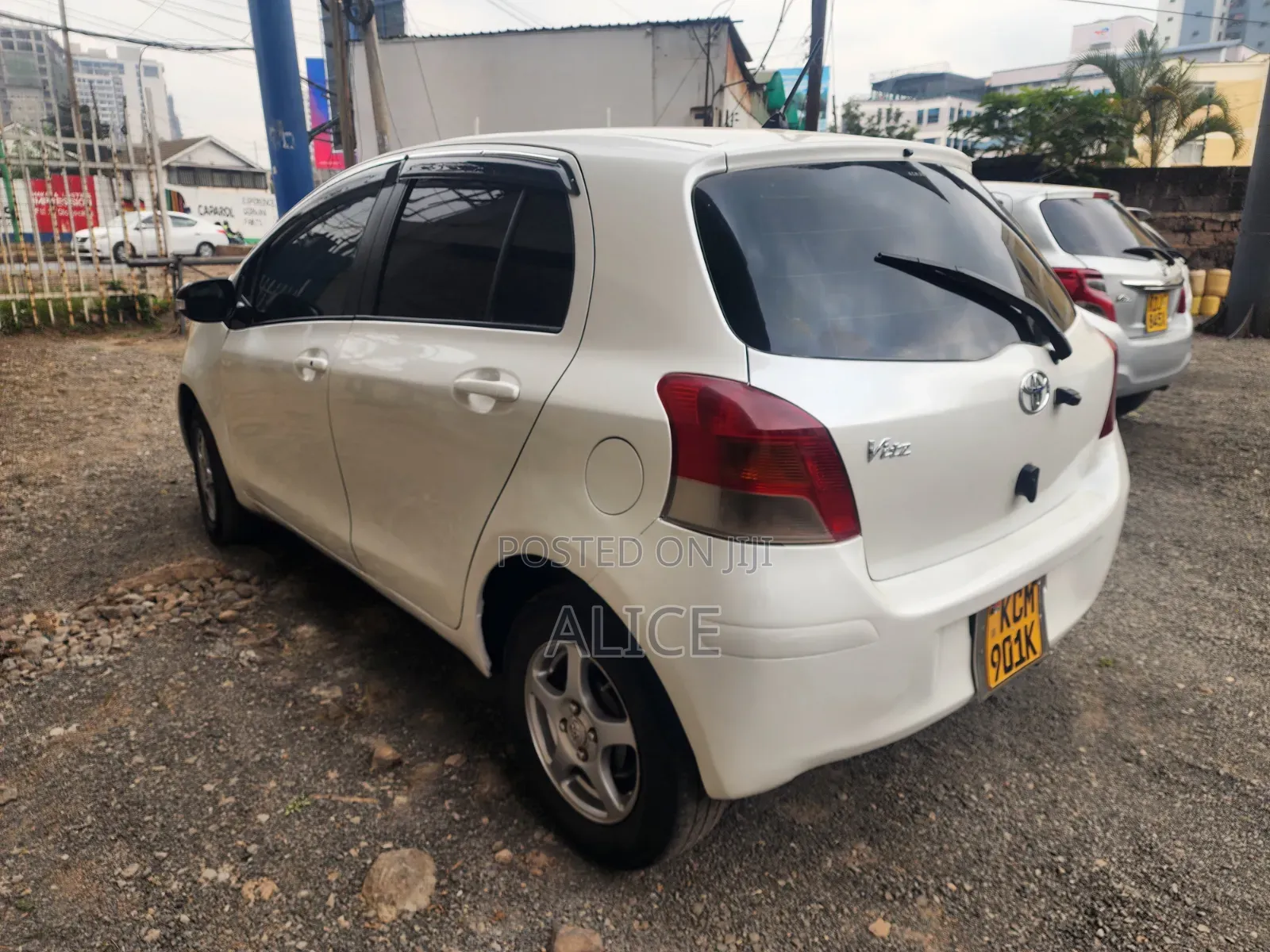 Toyota Vitz 2009 White