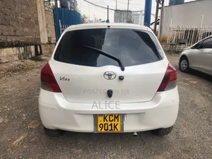 Toyota Vitz 2009 White