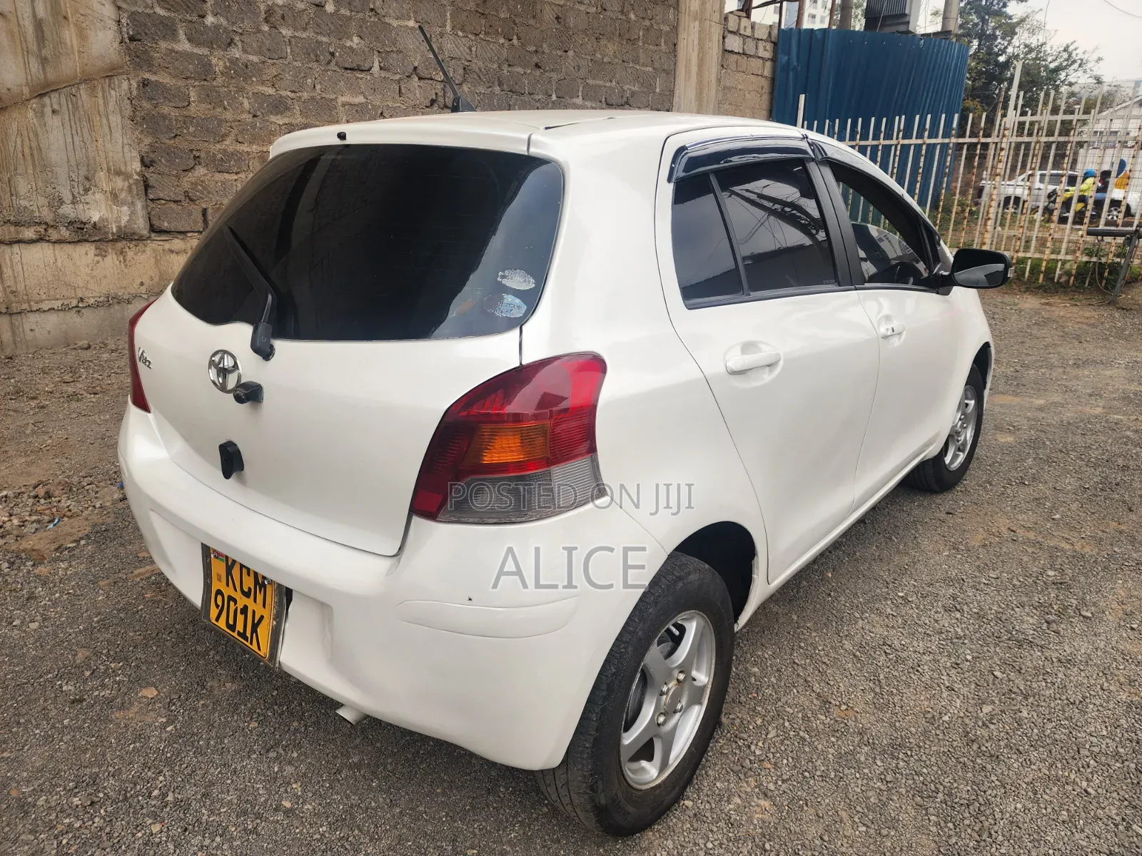 Toyota Vitz 2009 White