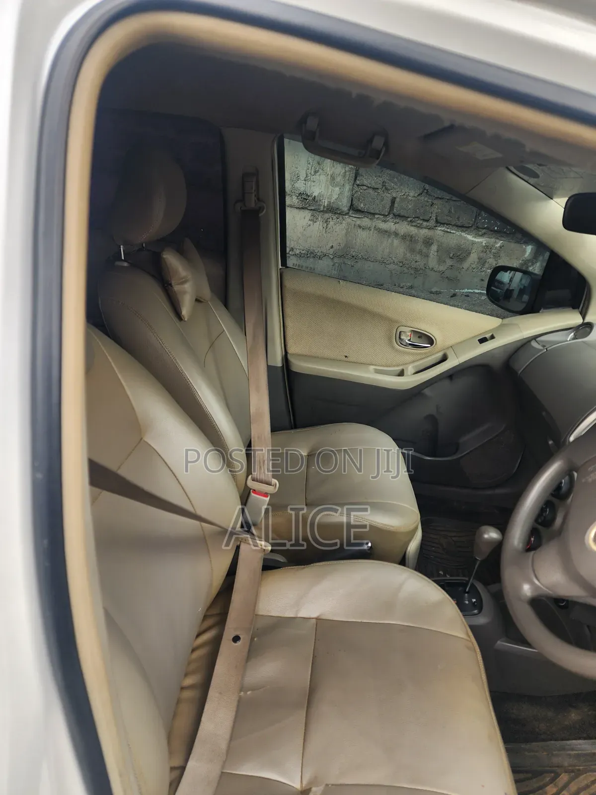 Toyota Vitz 2009 White