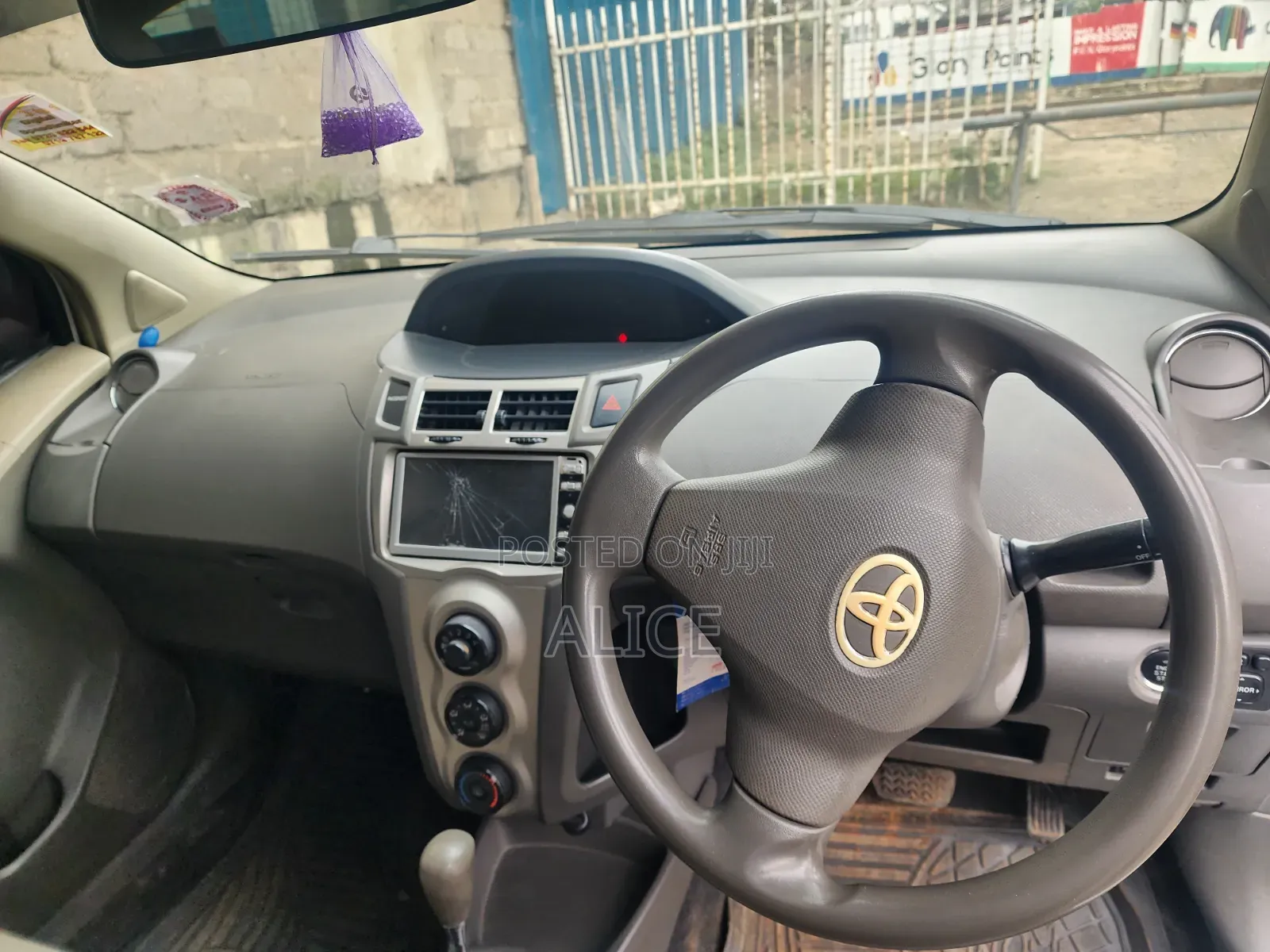 Toyota Vitz 2009 White