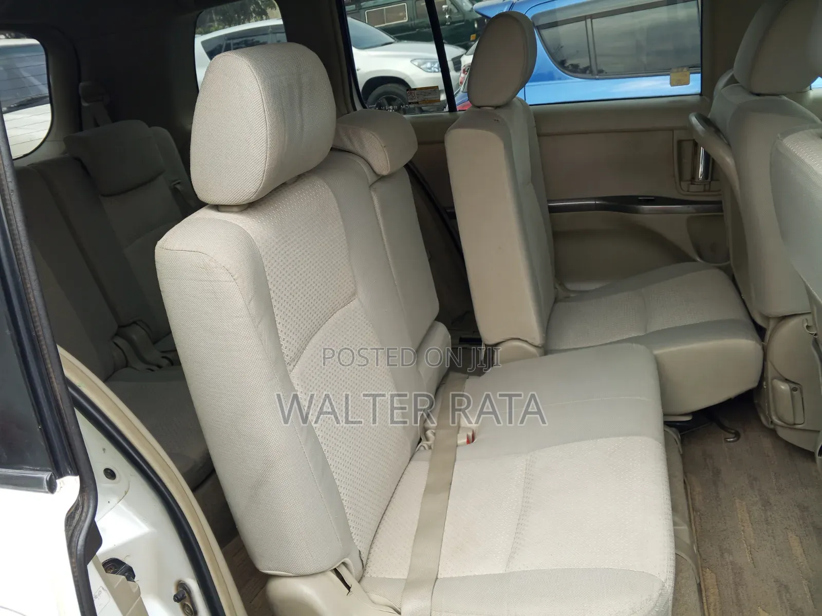 Toyota ISIS 2010 White