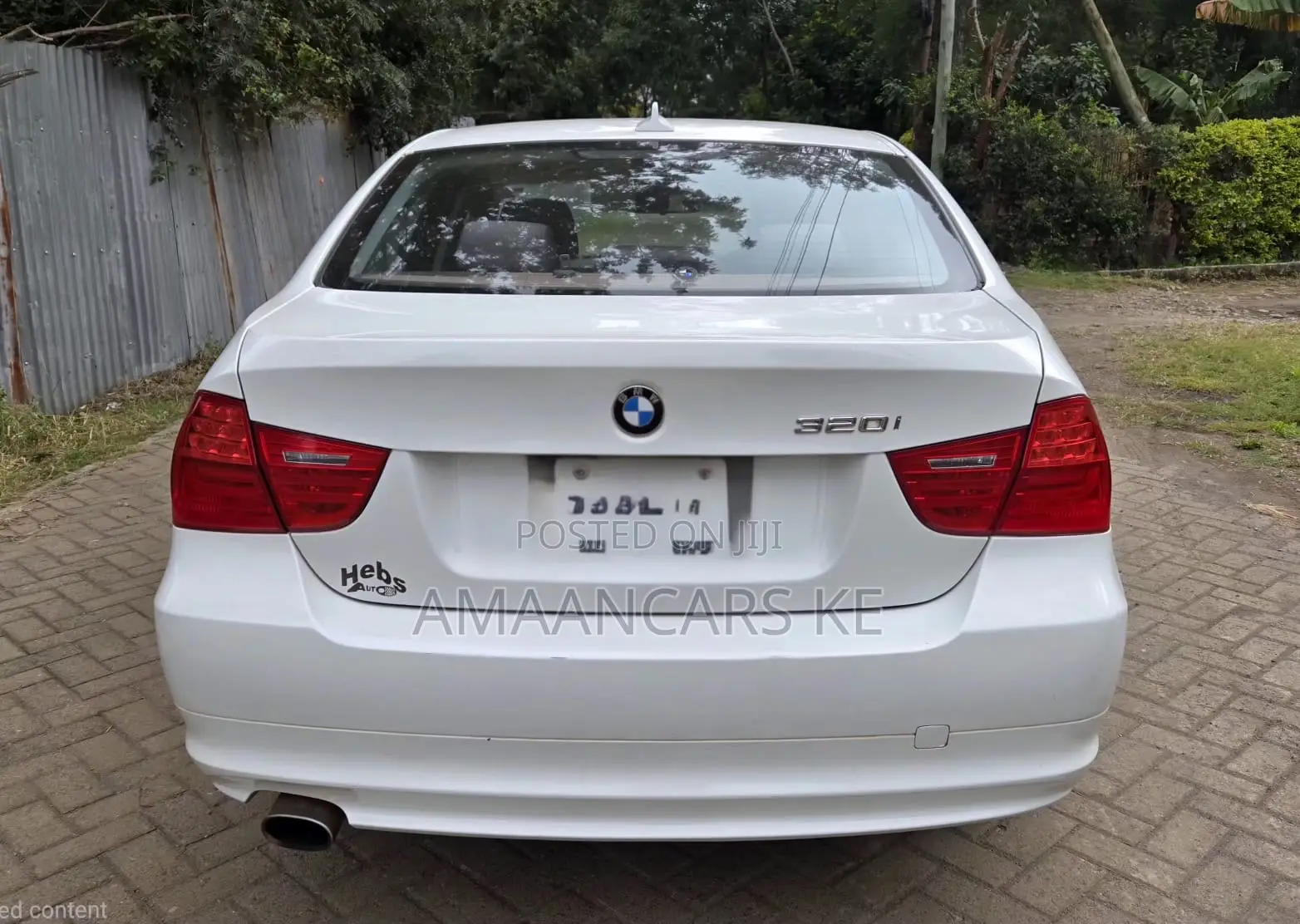 BMW 320i Sedan RWD 2011 White