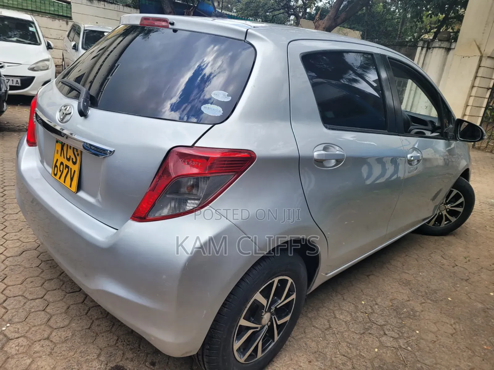 Toyota Vitz 2012 Silver
