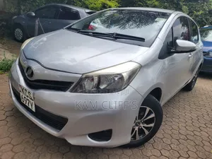 Toyota Vitz 2012 Silver