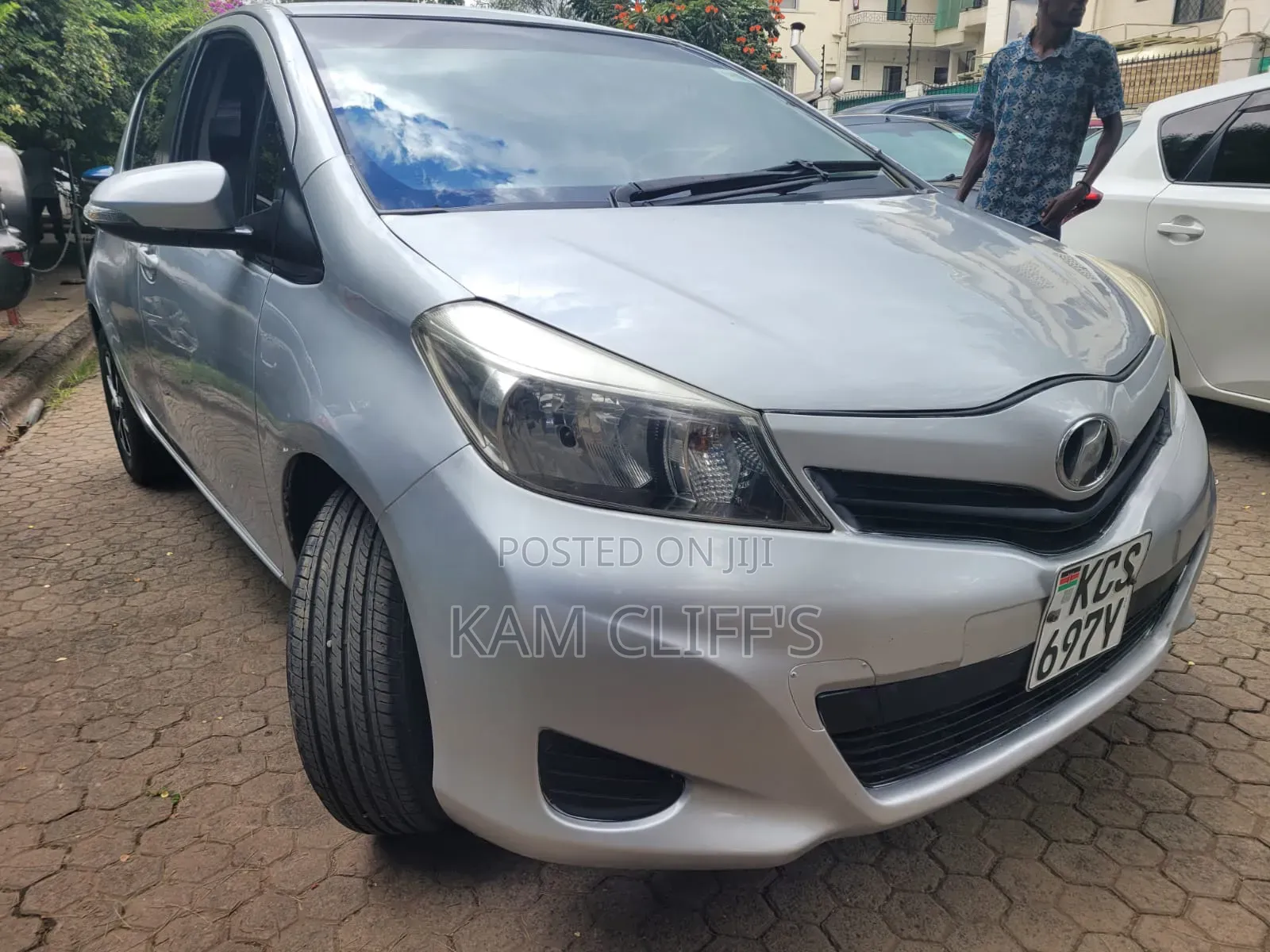 Toyota Vitz 2012 Silver