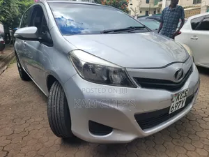 Toyota Vitz 2012 Silver