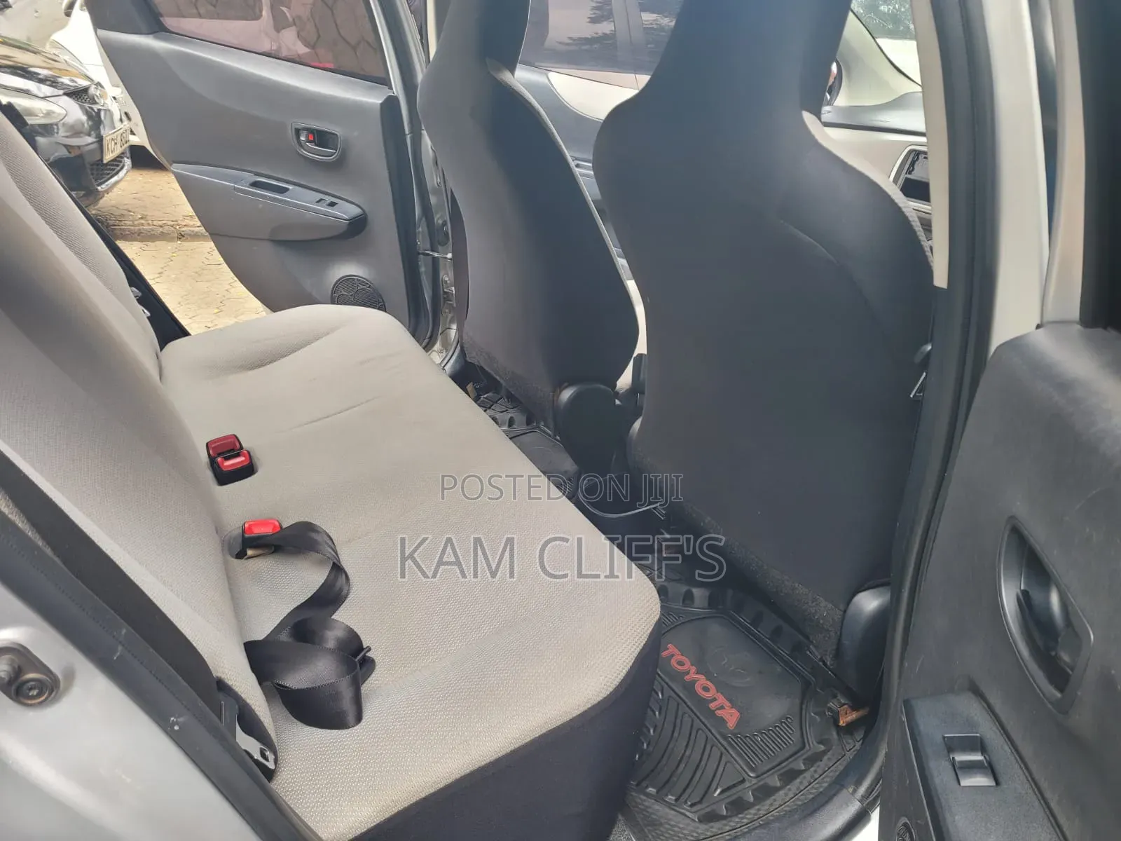 Toyota Vitz 2012 Silver