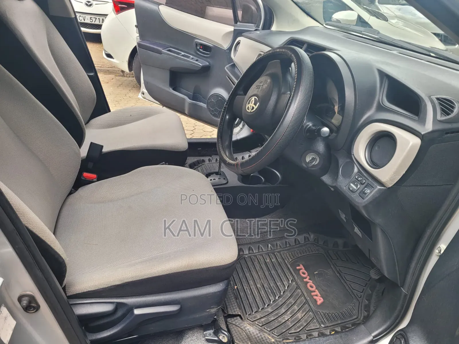Toyota Vitz 2012 Silver