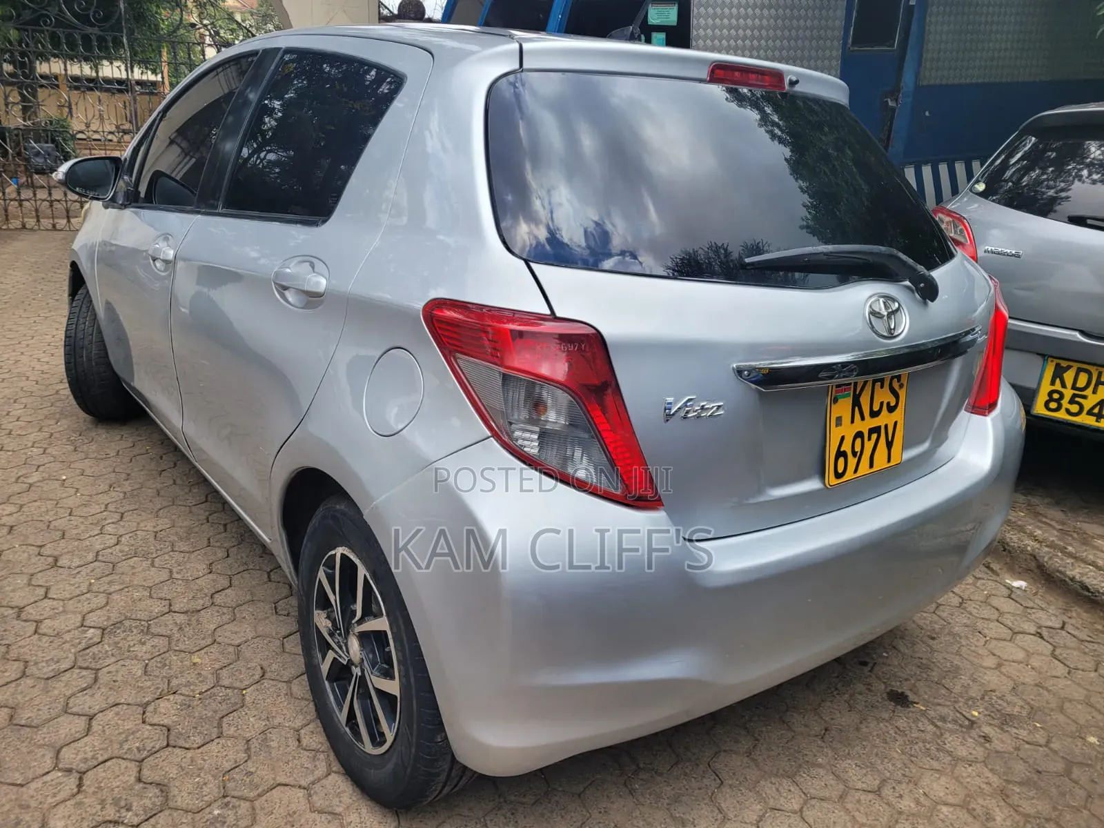 Toyota Vitz 2012 Silver