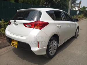 Toyota Auris 2012 White