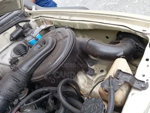 Toyota Hilux 2001 Gold