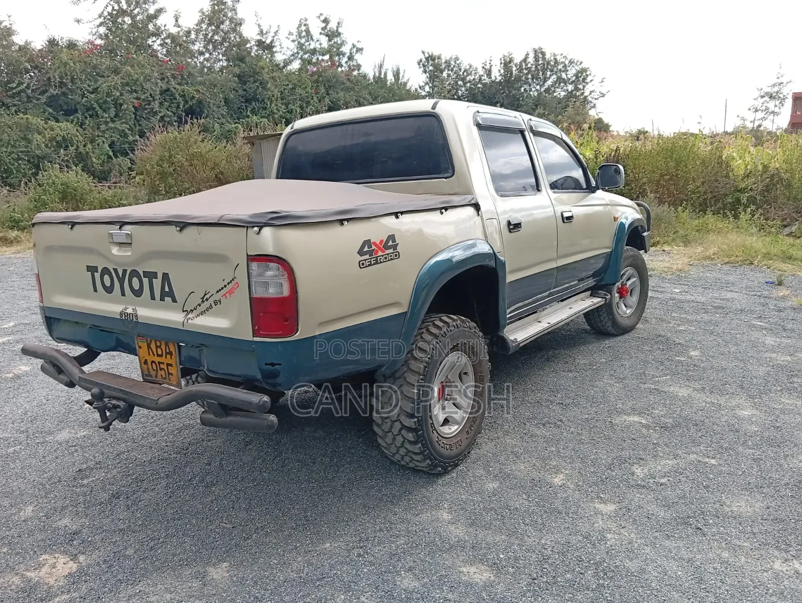Toyota Hilux 2001 Gold