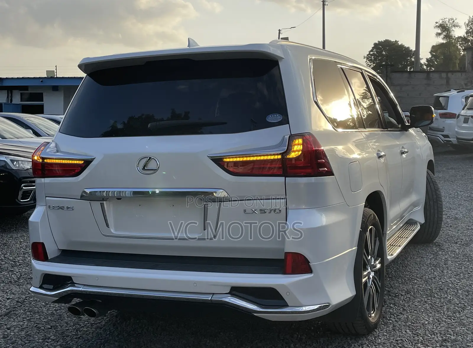 Lexus LX 570 (5 seats) AWD 2019 White