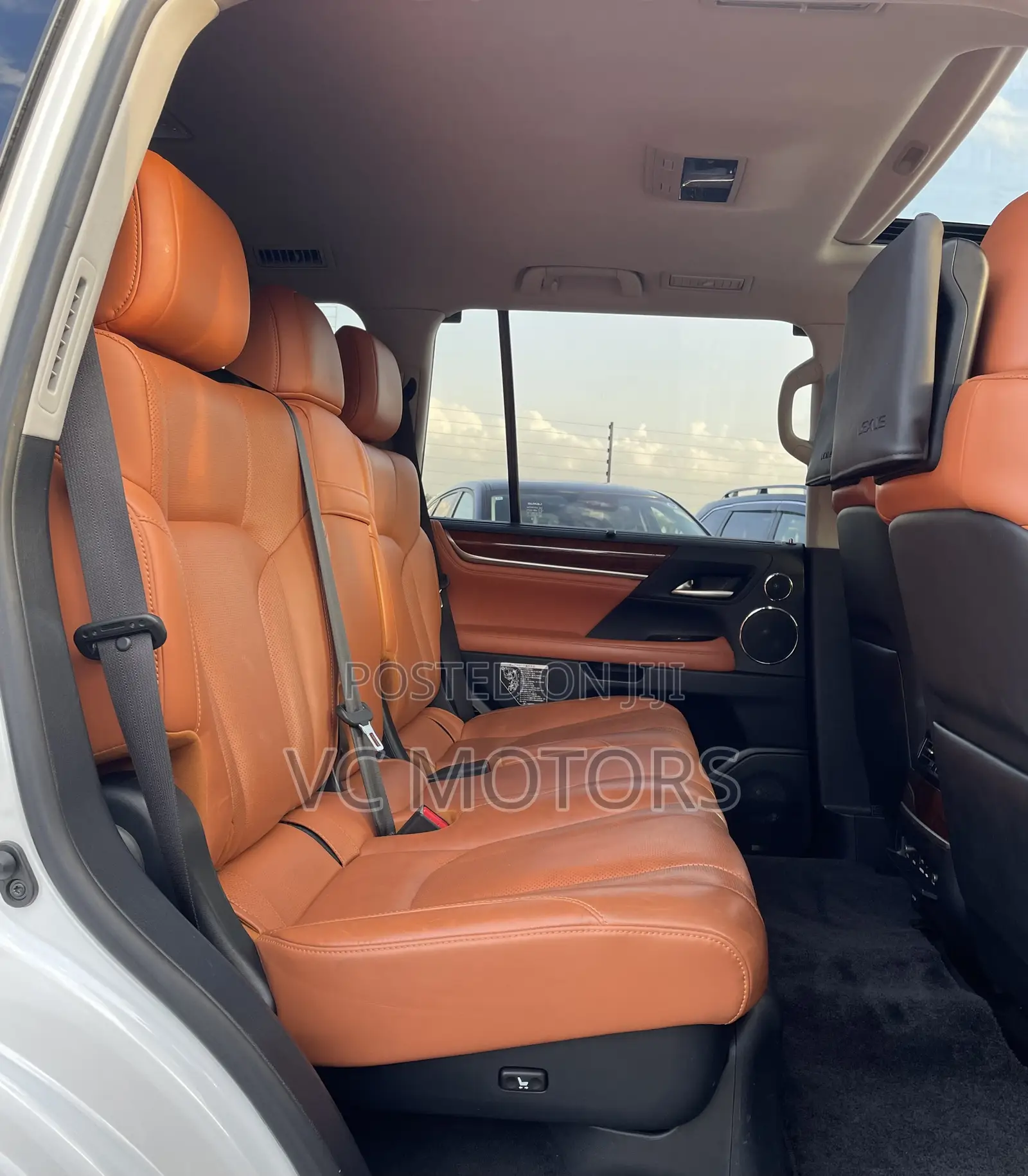 Lexus LX 570 (5 seats) AWD 2019 White