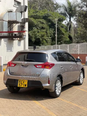Toyota Auris 2012 Silver