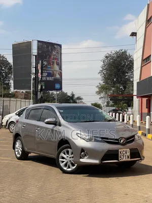 Toyota Auris 2012 Silver