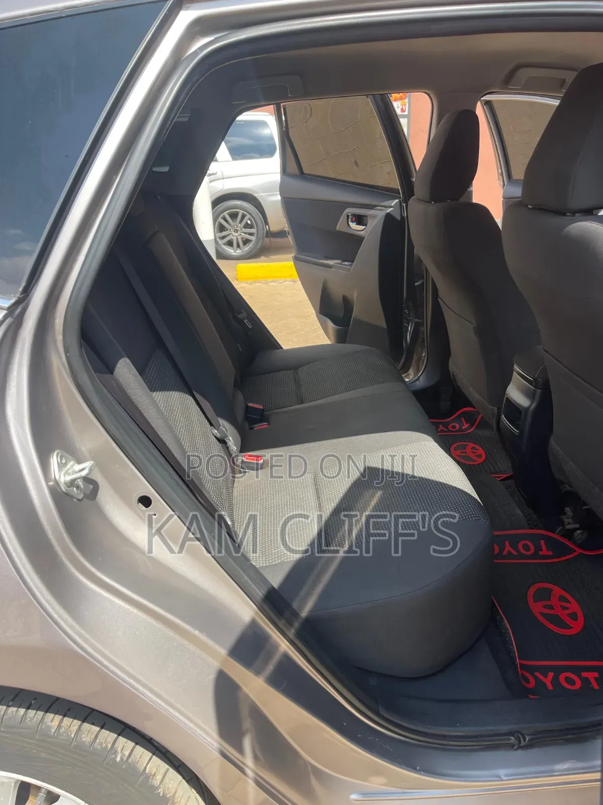 Toyota Auris 2012 Silver