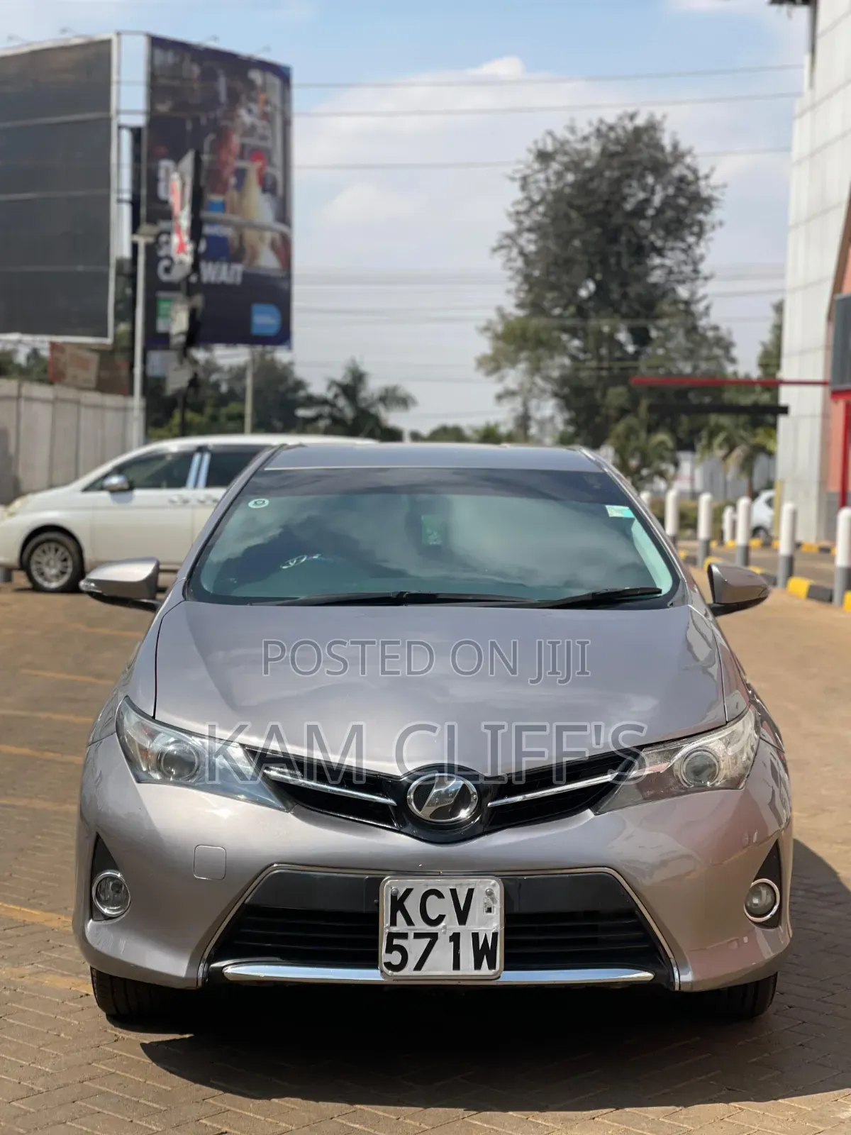 Toyota Auris 2012 Silver