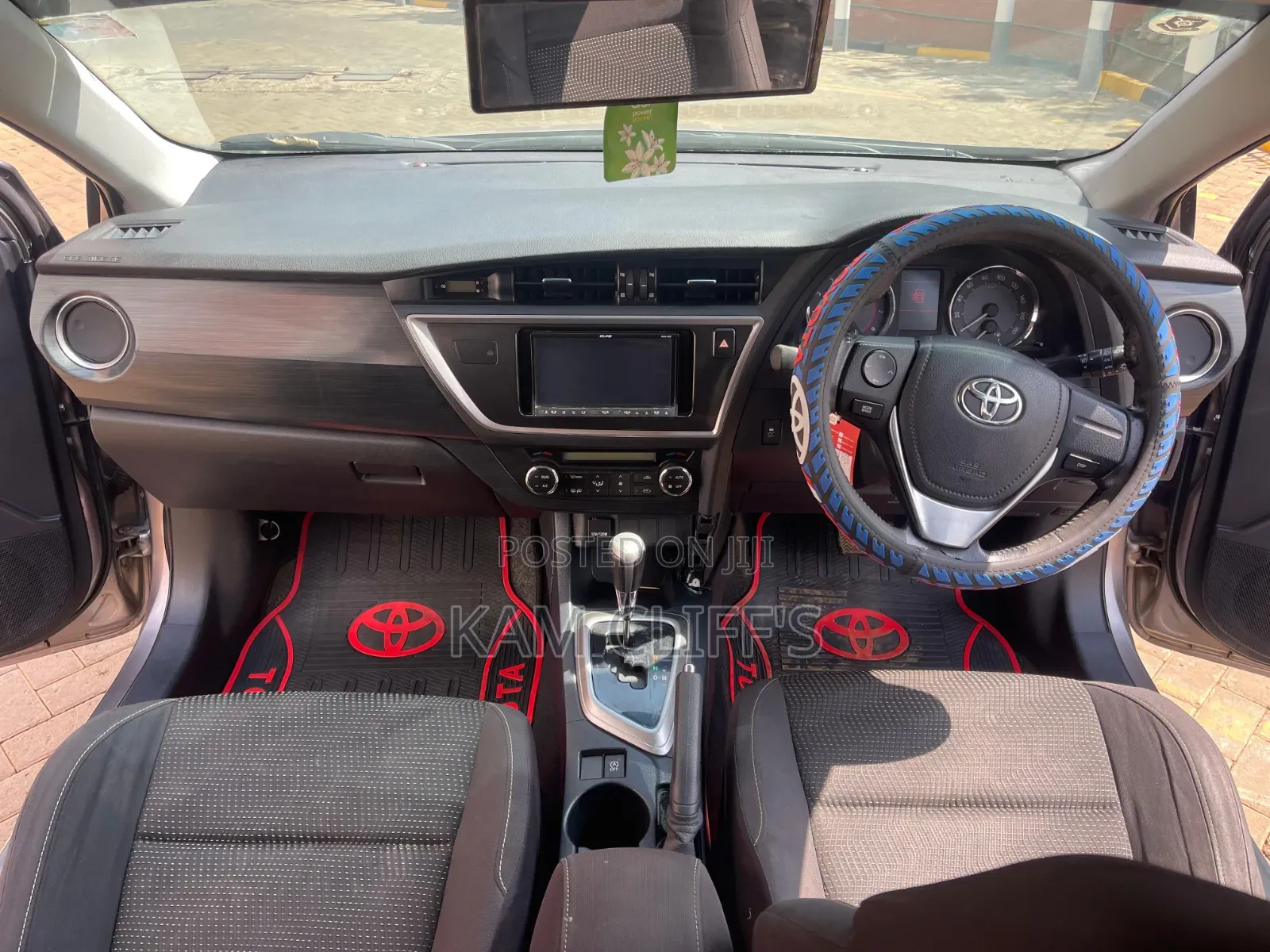 Toyota Auris 2012 Silver