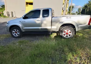 Toyota Hilux 2010 Gold