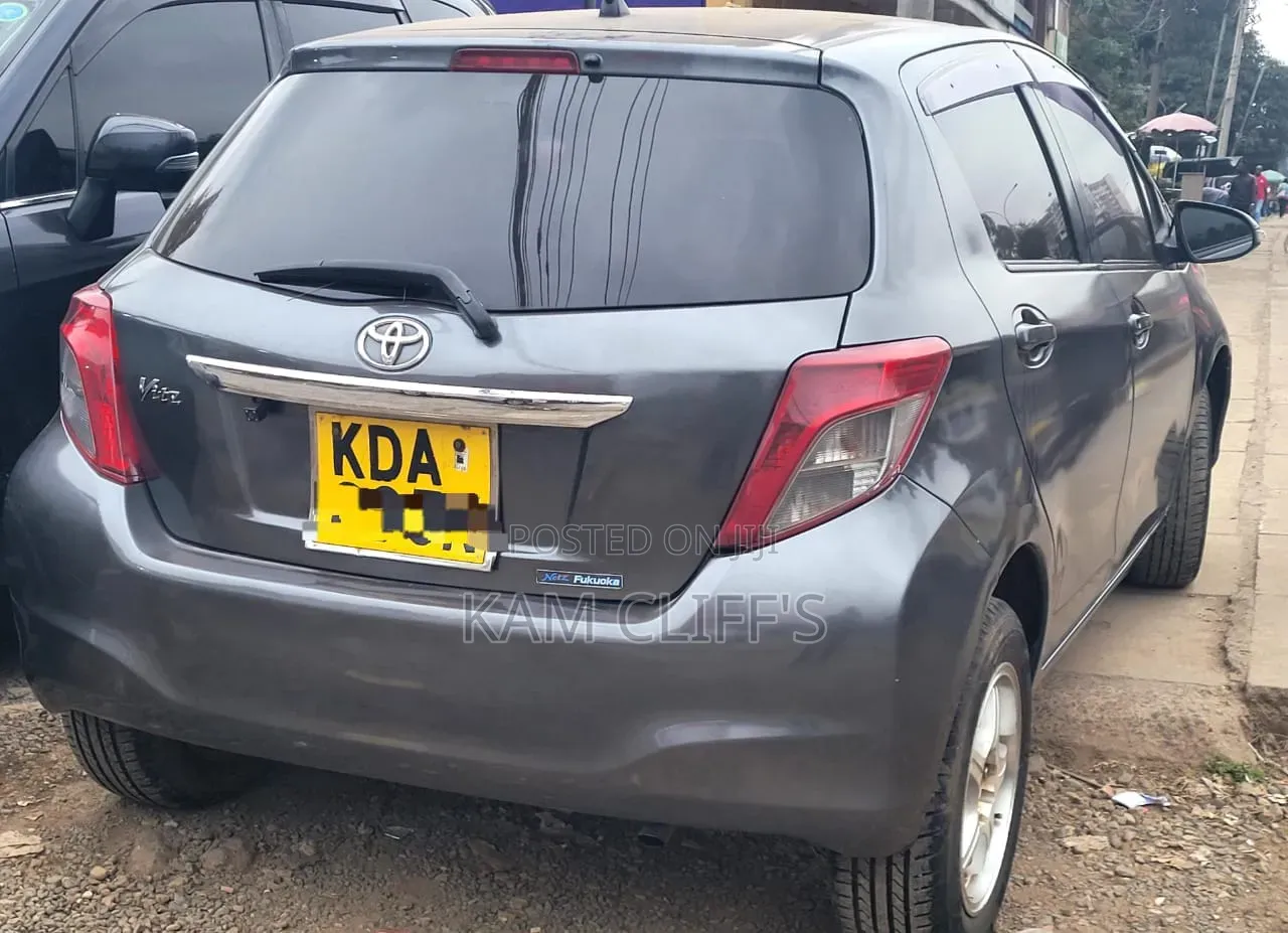 Toyota Vitz 2013 Gray
