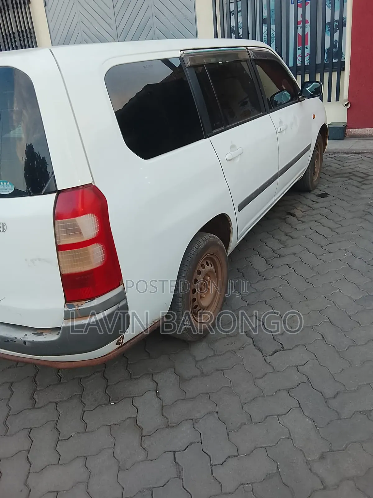 Toyota Quantum 2013 White