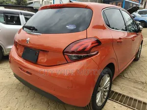 Peugeot 208 2018 Orange