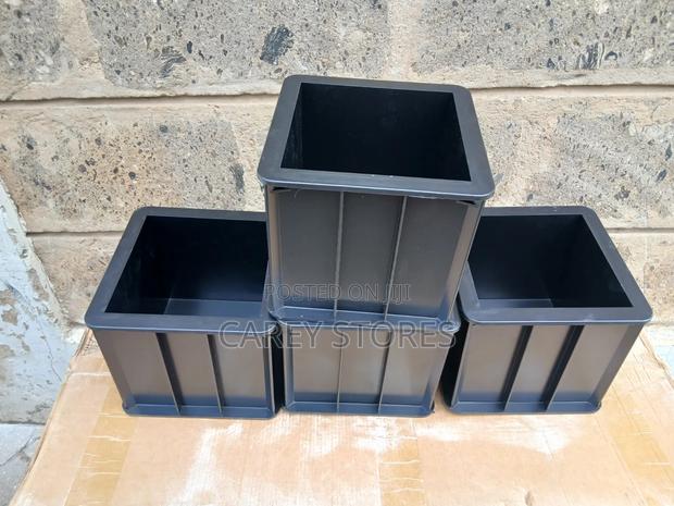 Quality Plastic Cube Moulds - thumbnail 2