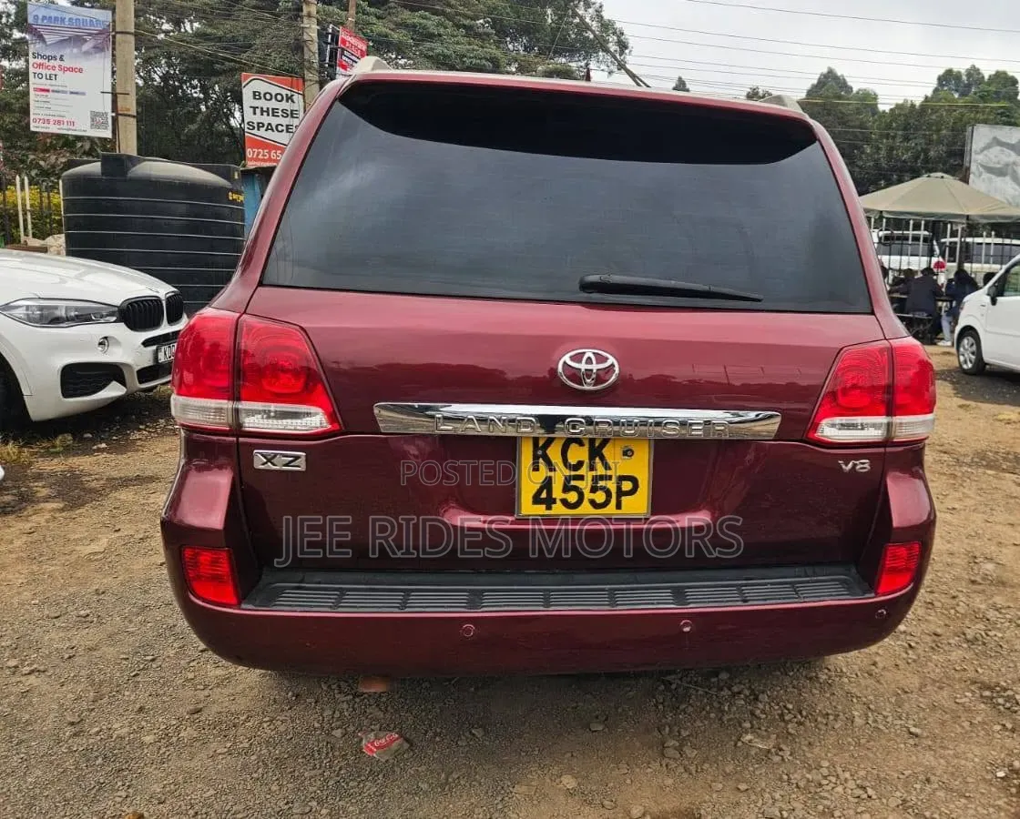 Toyota Land Cruiser 2010 Red