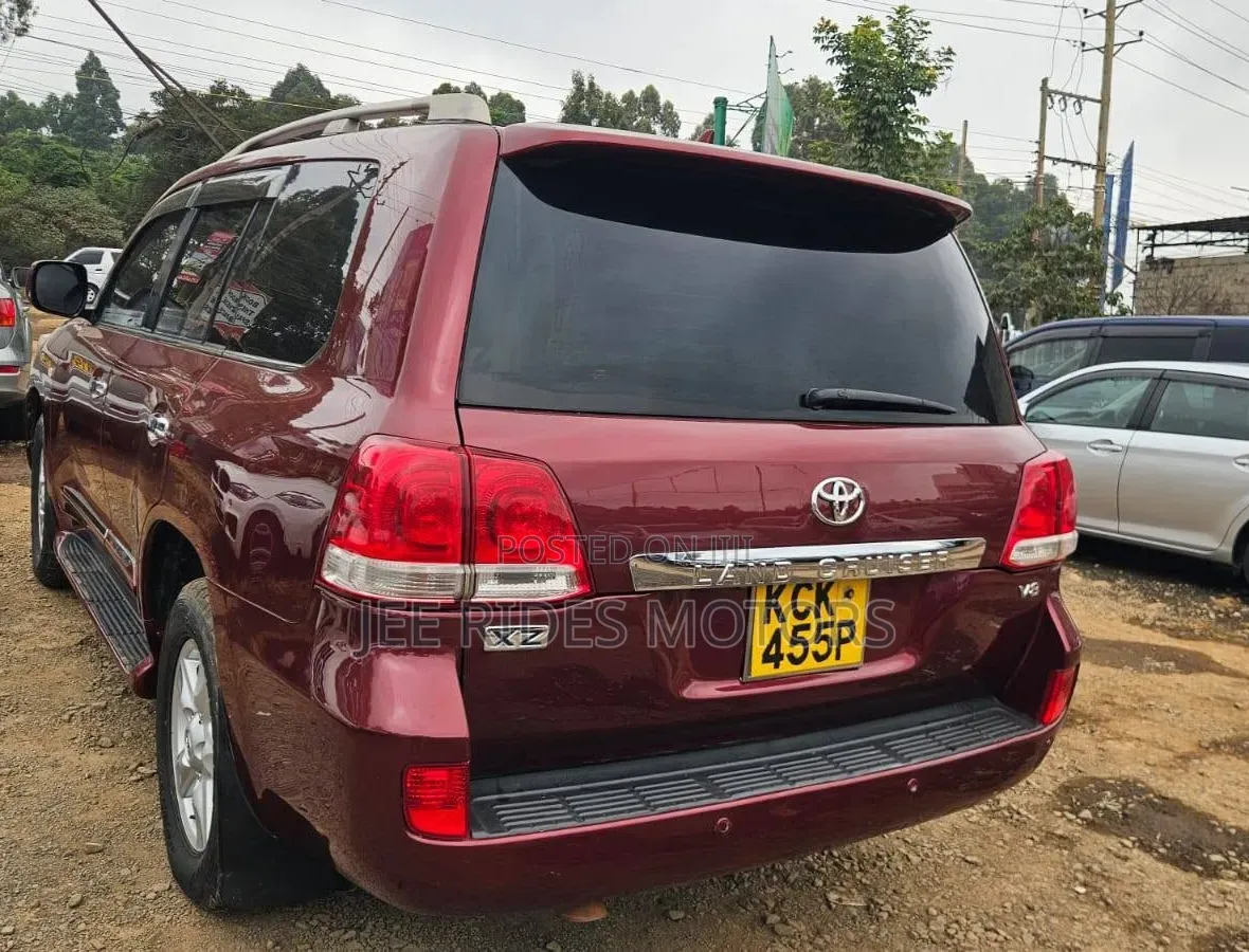 Toyota Land Cruiser 2010 Red