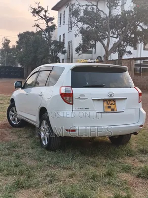 Toyota Vanguard 2010 White