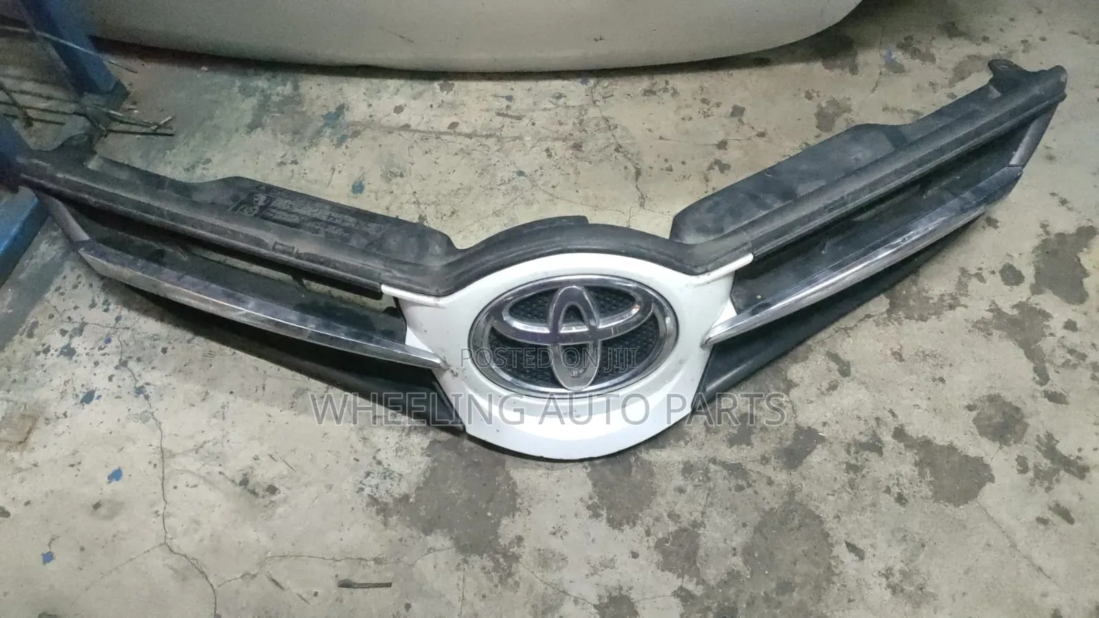 Toyota Auris 2015 Grill