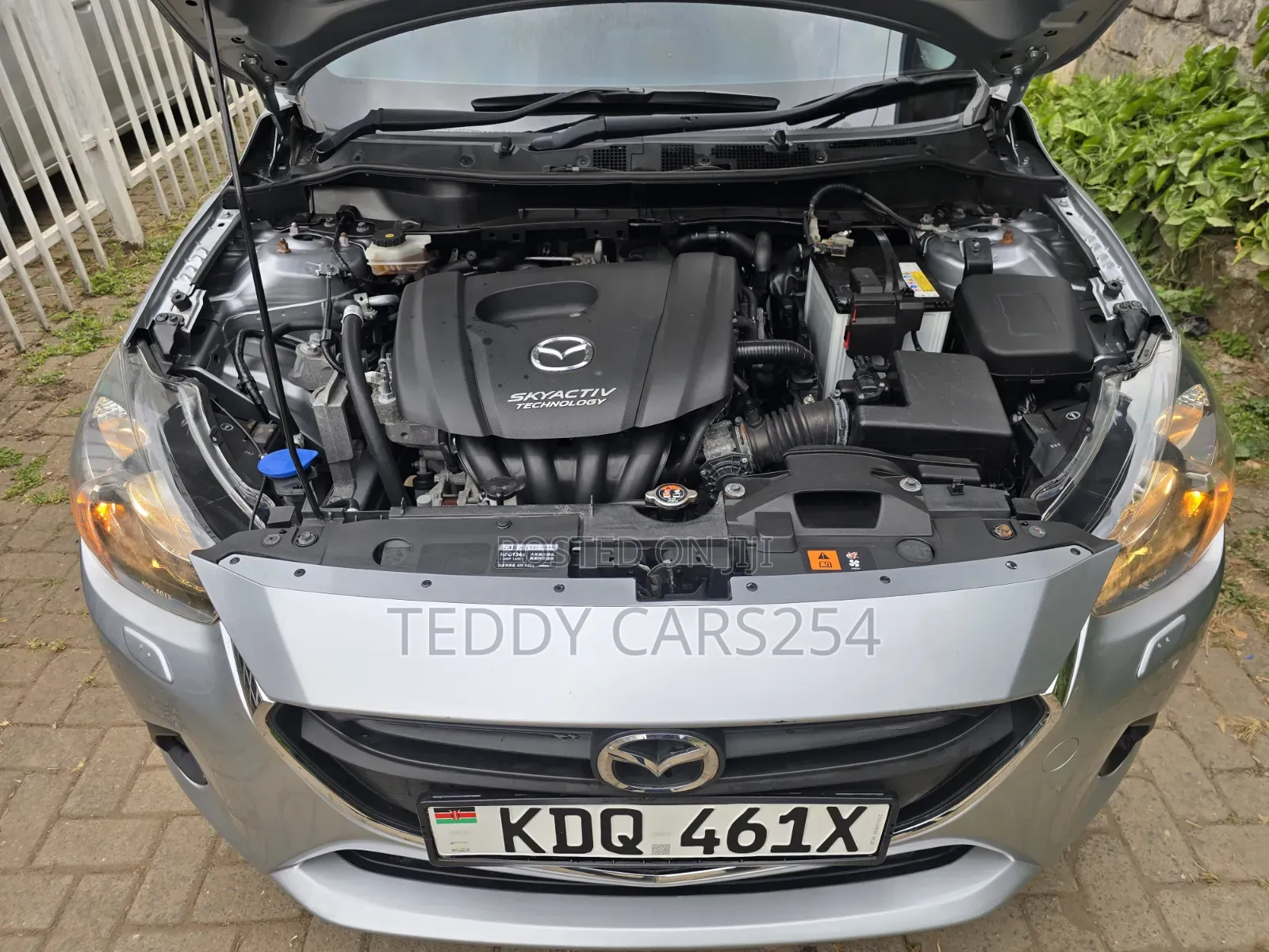 Toyota Vitz 2012 Silver