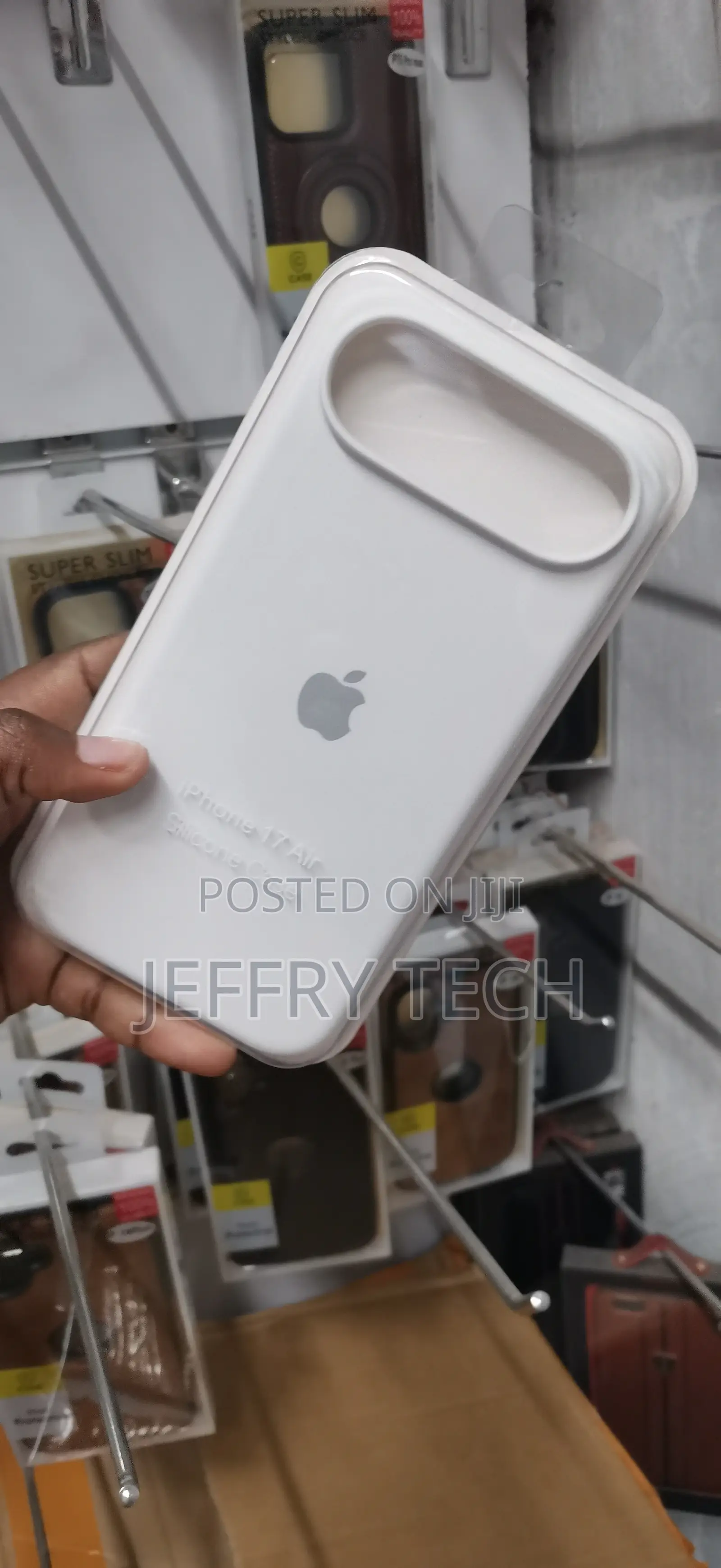 iPhone 17 Horizontal Pill-Shaped Camera Cutout Cover