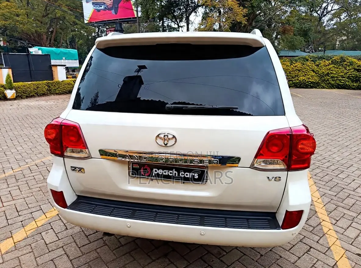 Toyota Land Cruiser 2014 White