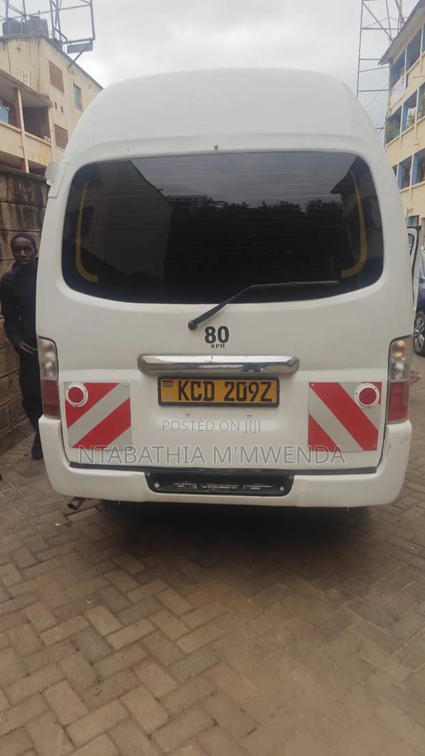 Nissan Caravan (Urvan) 2010 White - thumbnail 3