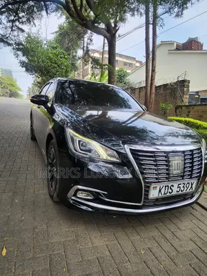 Toyota Crown 2016 Black