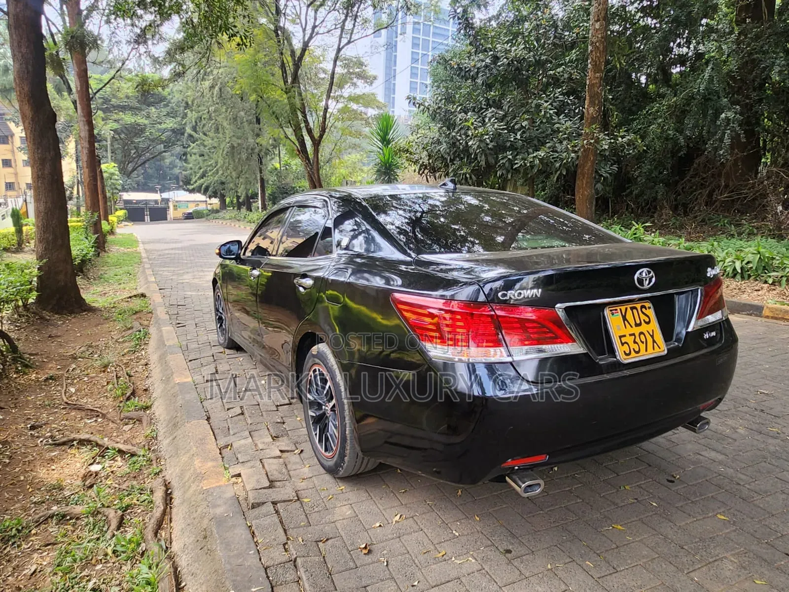 Toyota Crown 2016 Black