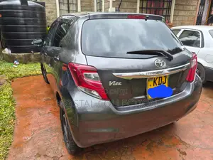 Toyota Vitz 2015 Gray