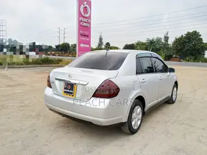 Nissan Tiida 2010 Silver