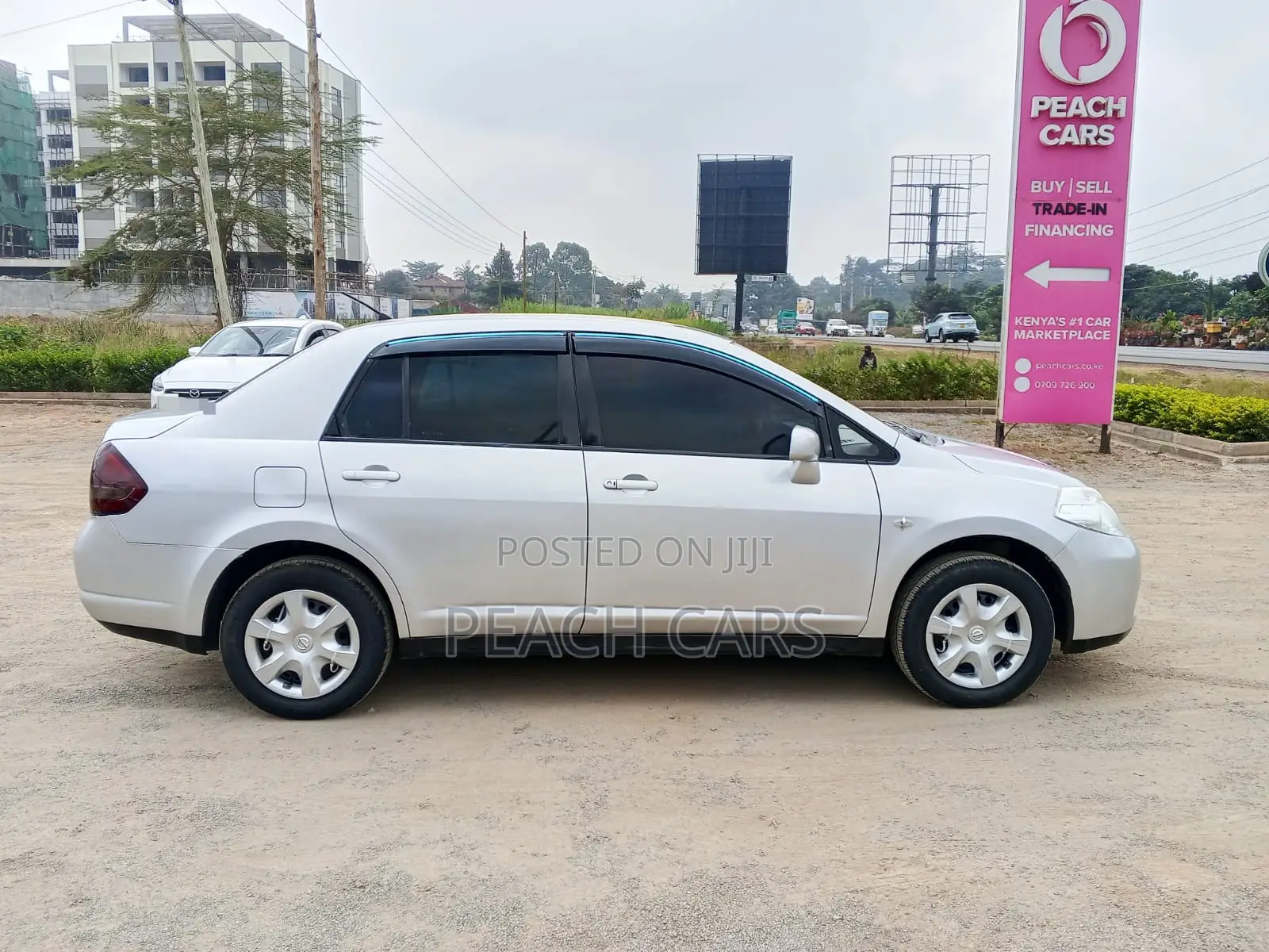 Nissan Tiida 2010 Silver