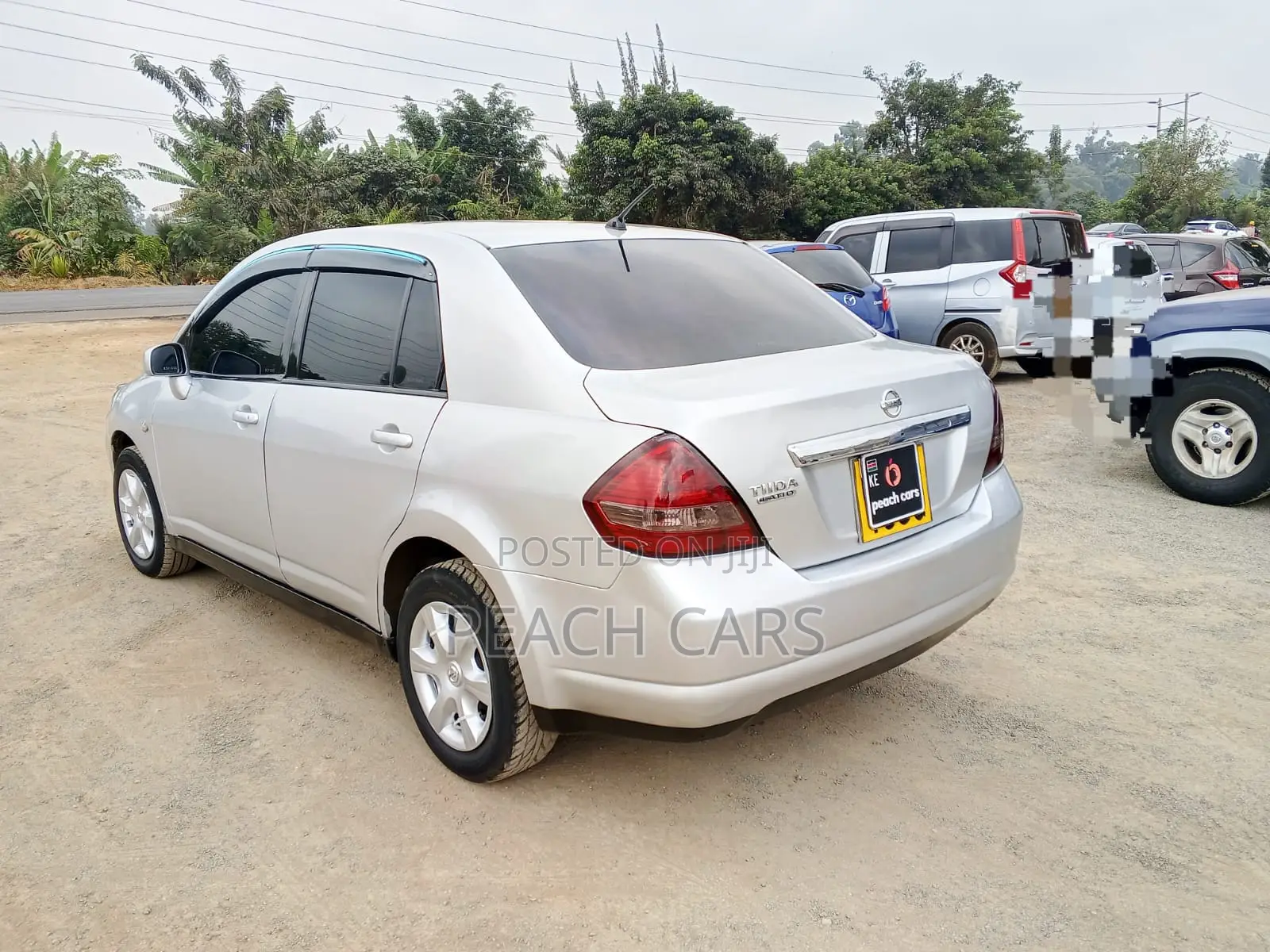Nissan Tiida 2010 Silver