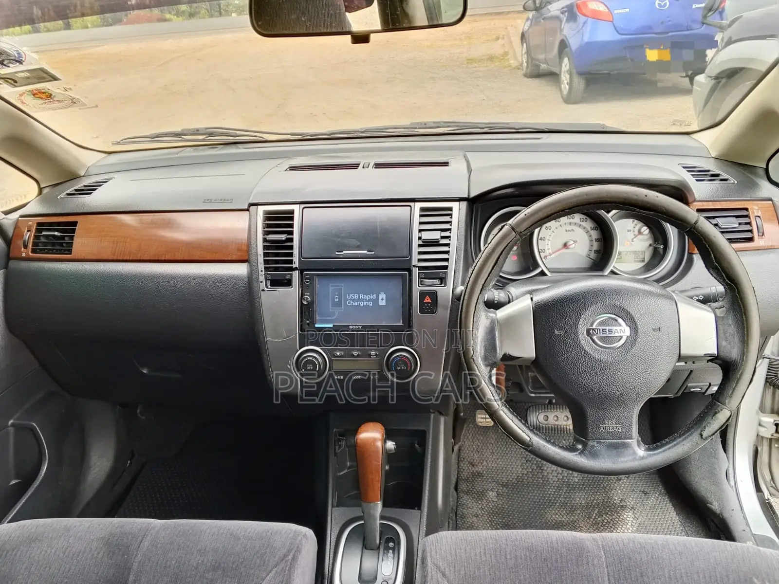 Nissan Tiida 2010 Silver