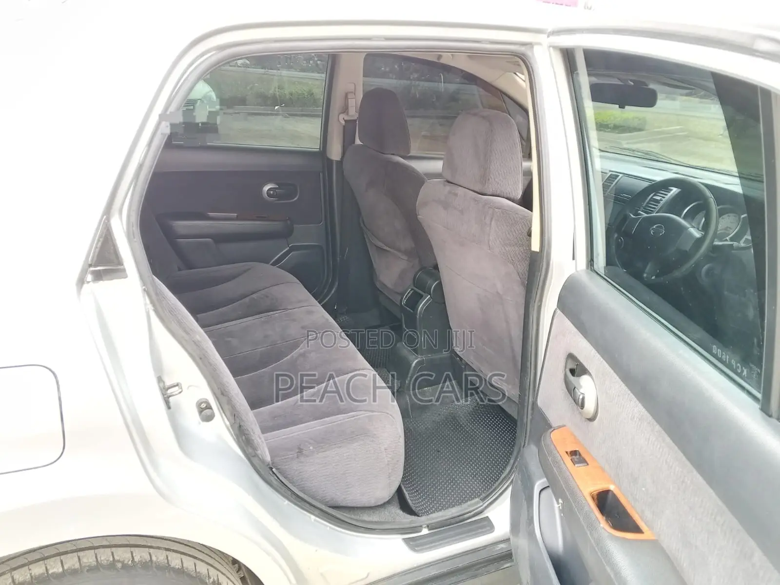 Nissan Tiida 2010 Silver
