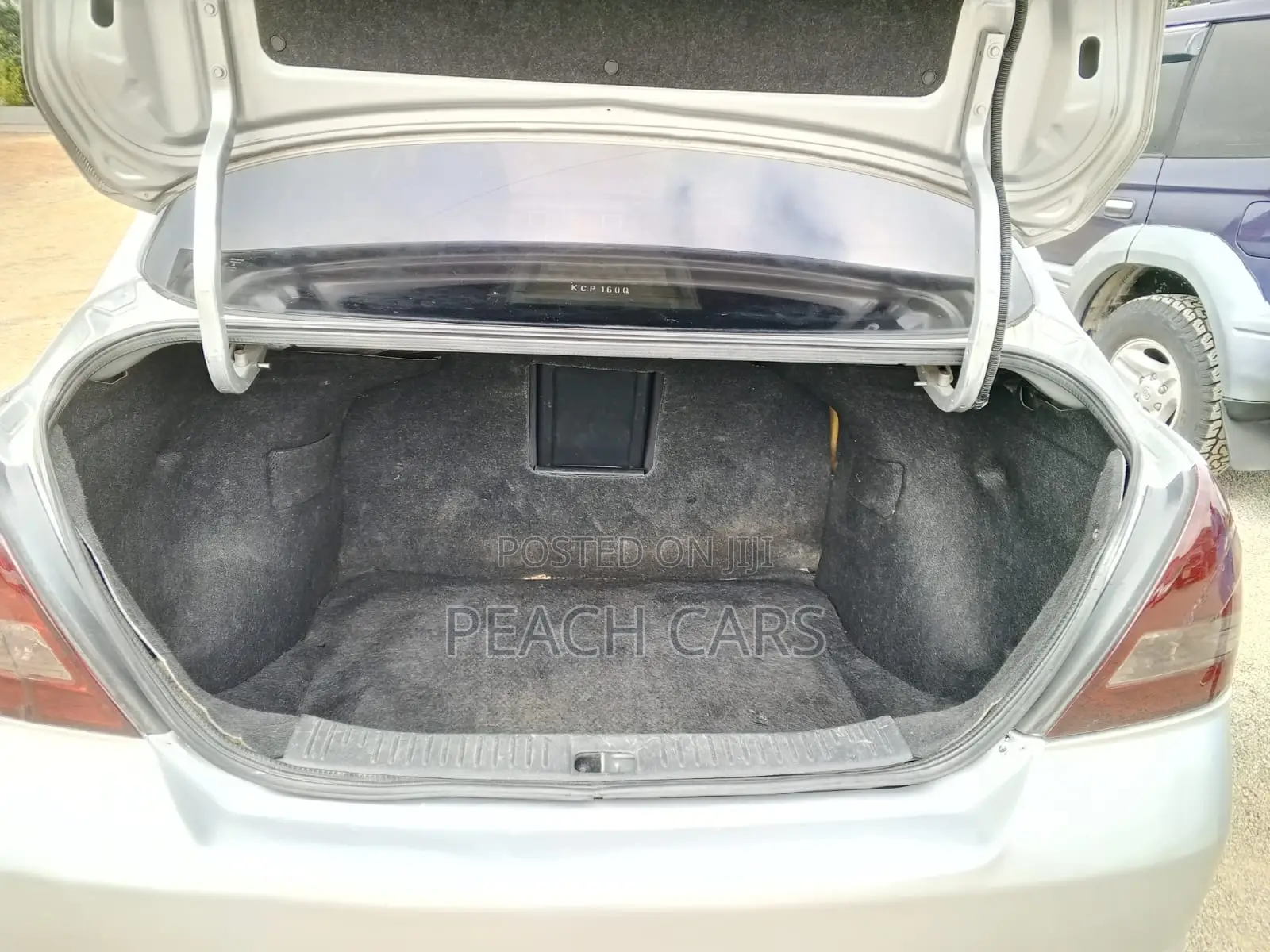 Nissan Tiida 2010 Silver