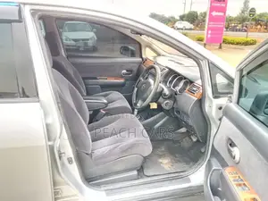 Nissan Tiida 2010 Silver